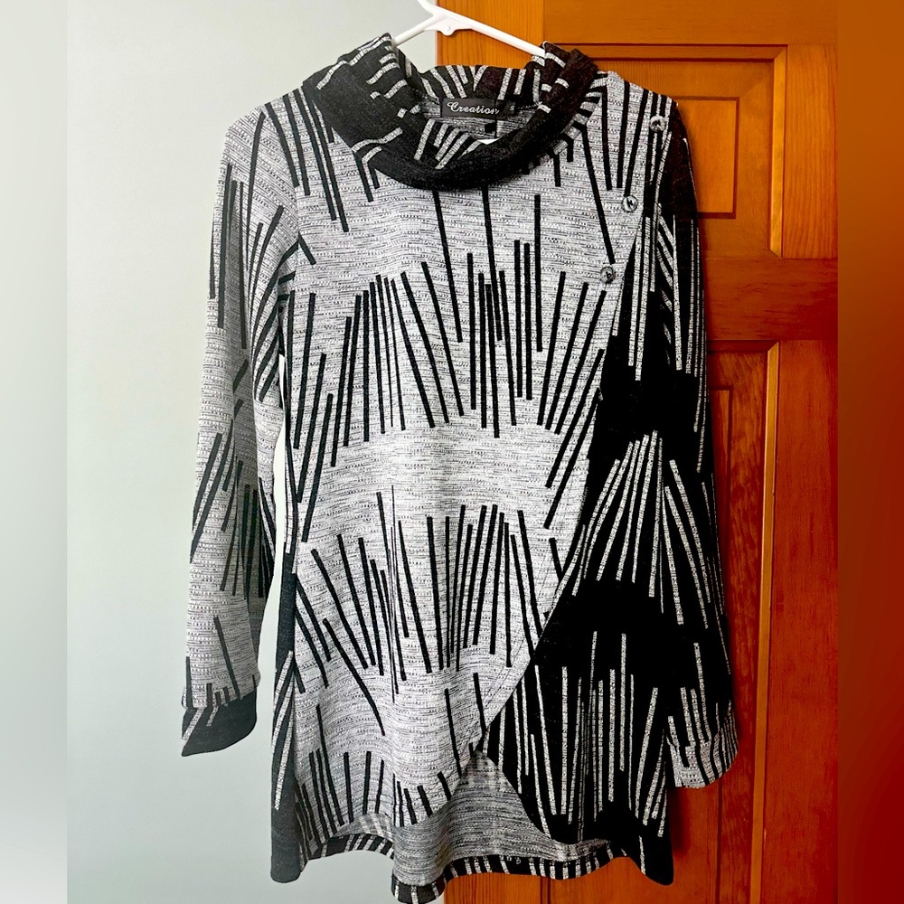 NWT faux wrap cowlneck Creation sweater Small